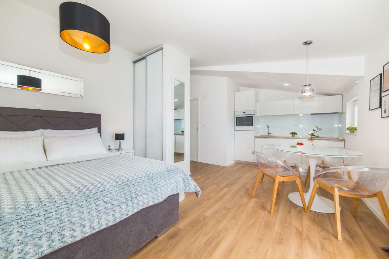 Apartmani Ana Kaštela Buitenkant foto